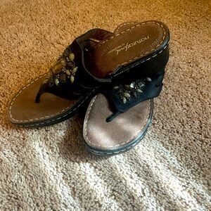 Women’s natural soul sandals. Black, never worn. No tags.